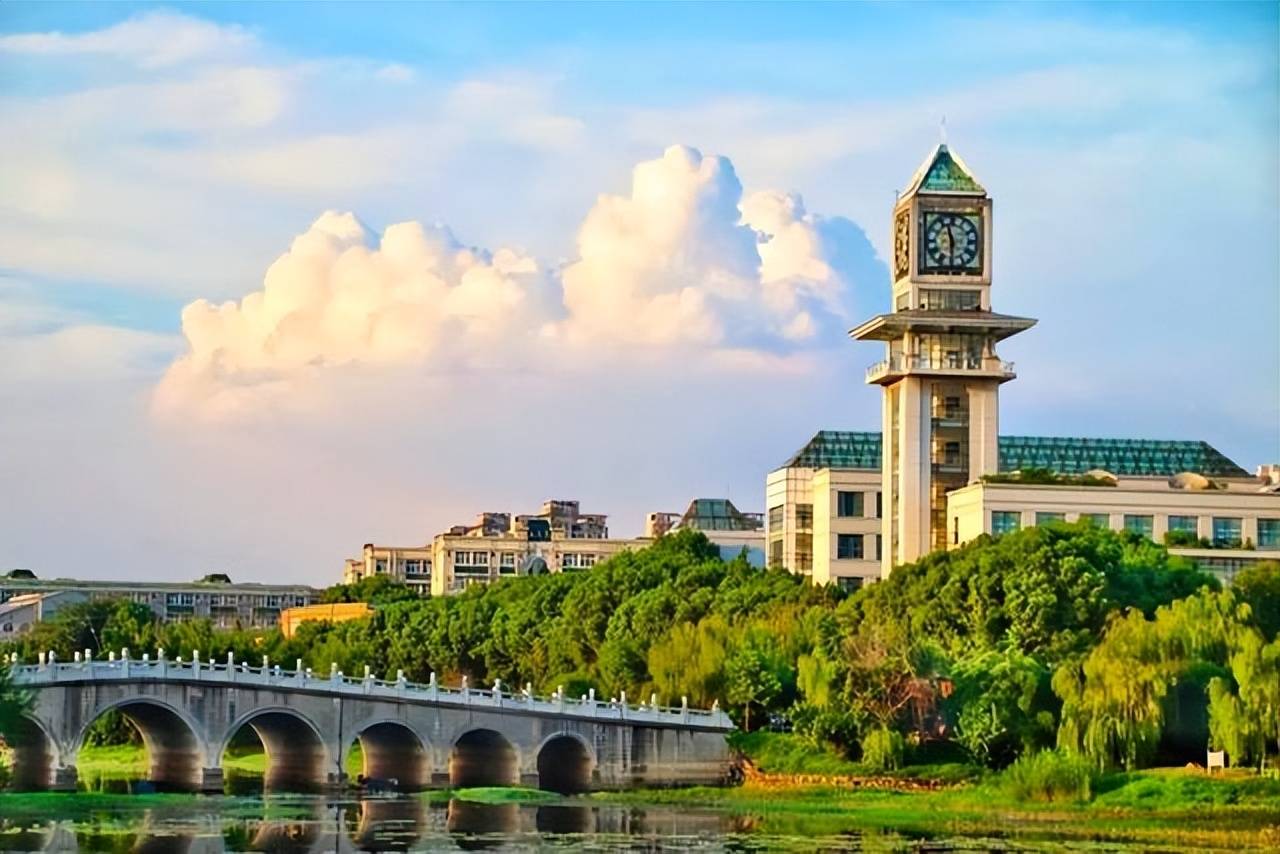 中南财经政法大学文凭(中南财经政法大学文凭报考条件)