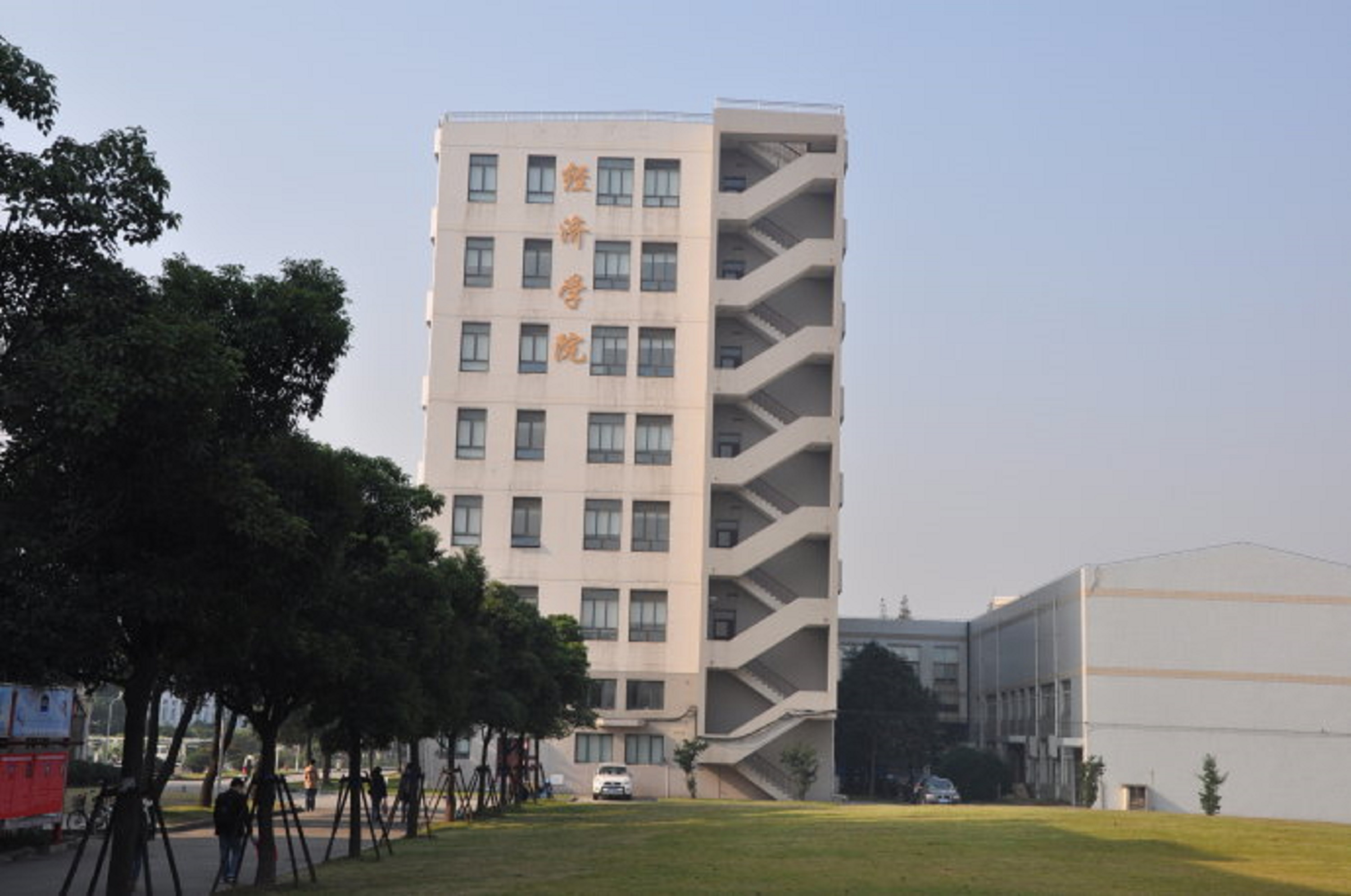 上海财经大学毕业证(上海财经大学毕业证外壳招标采购)